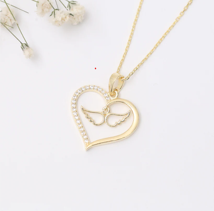 Fühle den Zauber der Liebe mit der Herz-Engel-Halskette: Ein himmlisches Accessoire für Verliebte
