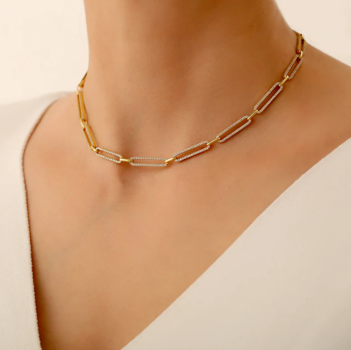 Unendlicher Stil: Die Schönheit einer Loop-Halskette entfesseln