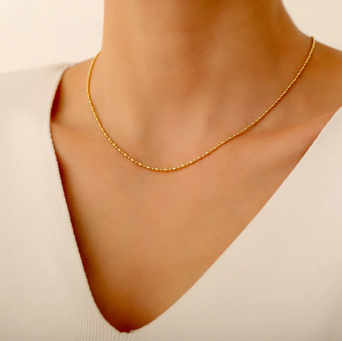 Stilvoll und verspielt: Die trendige xoxo-Halskette für einen liebevollen Look!